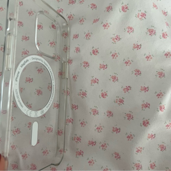 apple iPhone 13 Pro clear case with magsafe - Picture 4 of 5